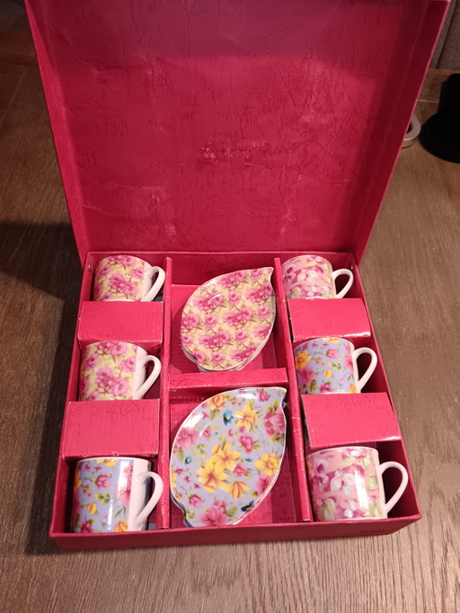 Set van 6 kopjes met schotels