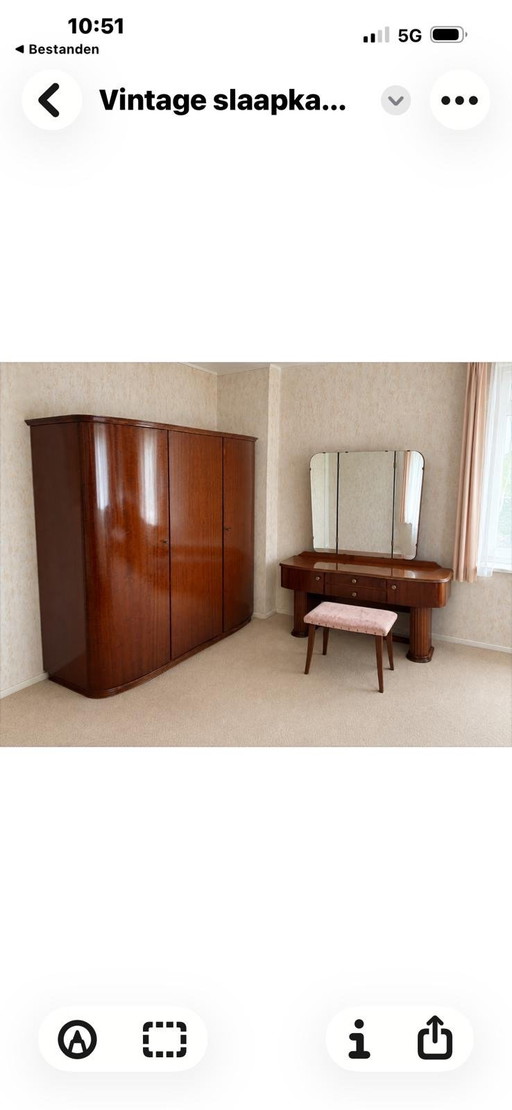 Antike Schlafzimmermöbel (Kleiderschrank + Schminktisch)