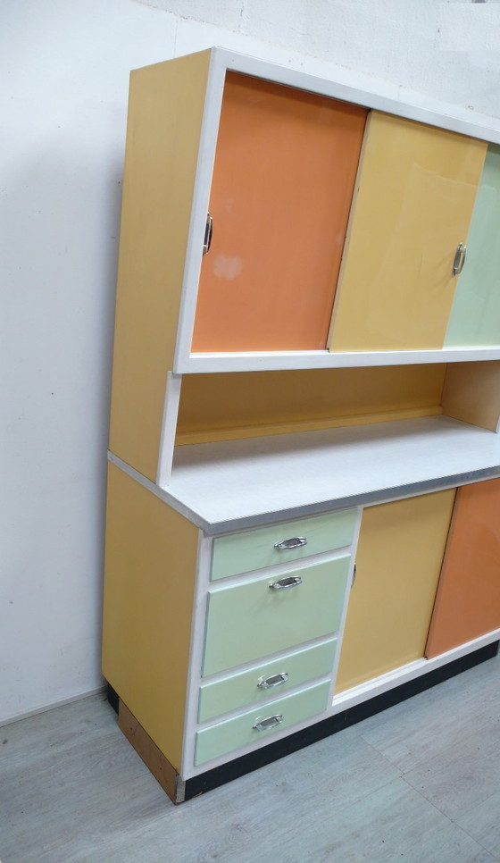 Image 1 of 50er Küchenschrank mit Schiebetüren + Schubladen in bunten Farben, Vollholz, original Zustand