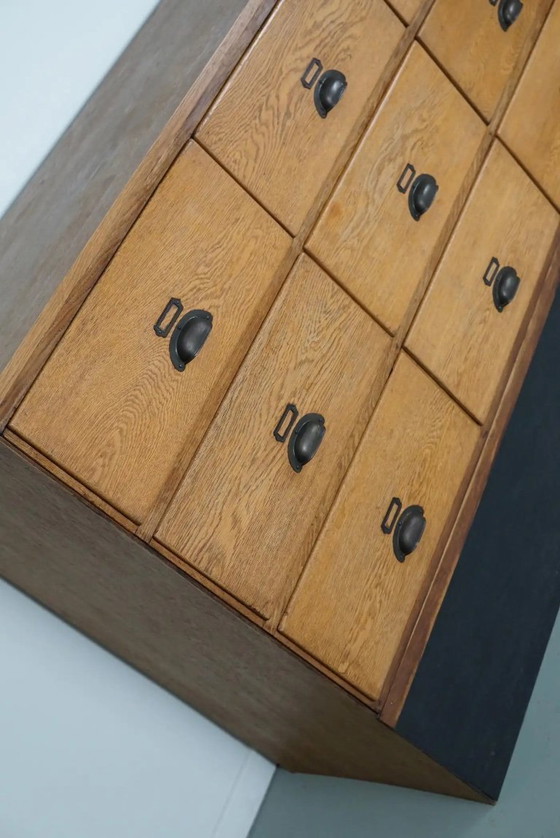 Image 1 of Grote vintage Nederlandse eiken winkelkast / dressoir, jaren 1950