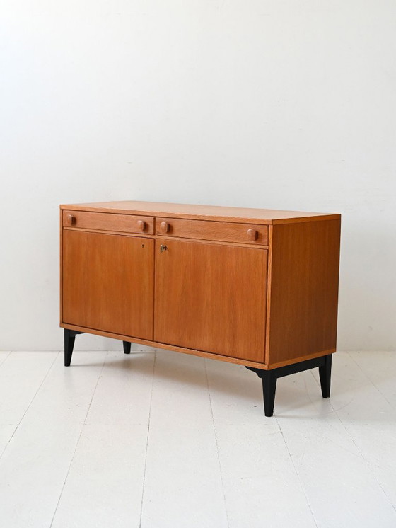 Image 1 of Vintage Scandinavisch teakhouten dressoir met zwarte poten, jaren 50/60