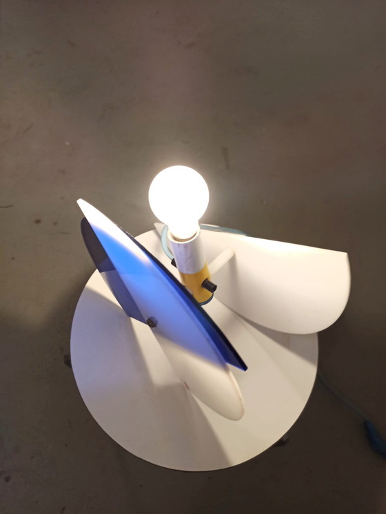 Image 1 of Rood Licht Memphis Milano style geometric table lamp 