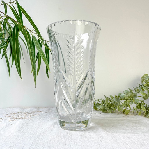 Jarrón de cristal vintage con patrón cincelado