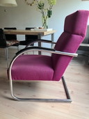 Zwei Rohrgestellstühle, Farbe fuchsia