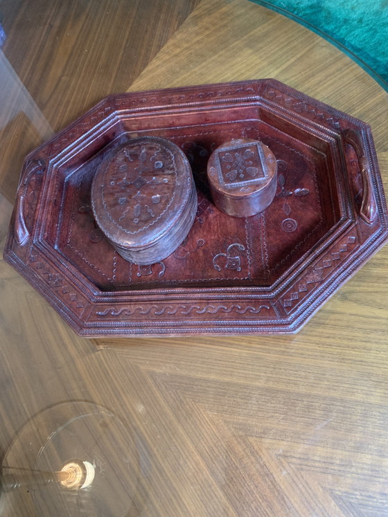 Set grande vassoio e tre scatole in legno e pelle - Tuareg Niger - XX secolo – Oggetti decorativi, Wood (photo 4 of 11)