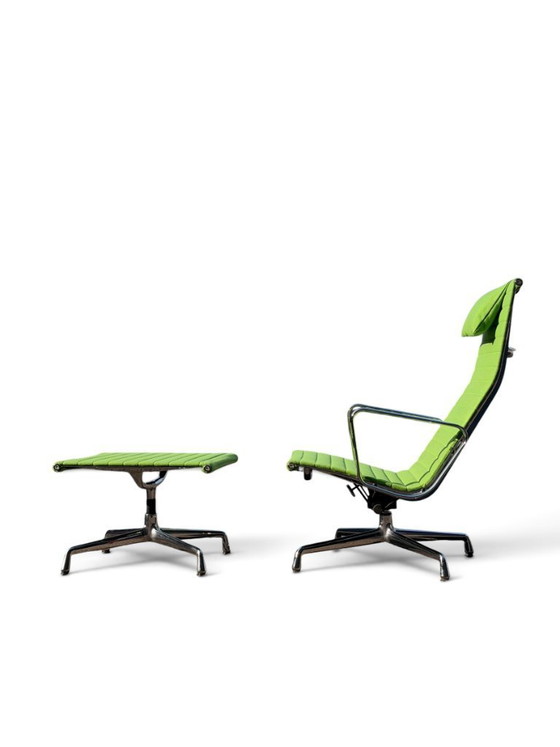 Auténtica butaca EA 124 y otomana EA 125 de Charles & Ray Eames (Vitra) - Verde – Sillones reclinables (photo 5 of 20)