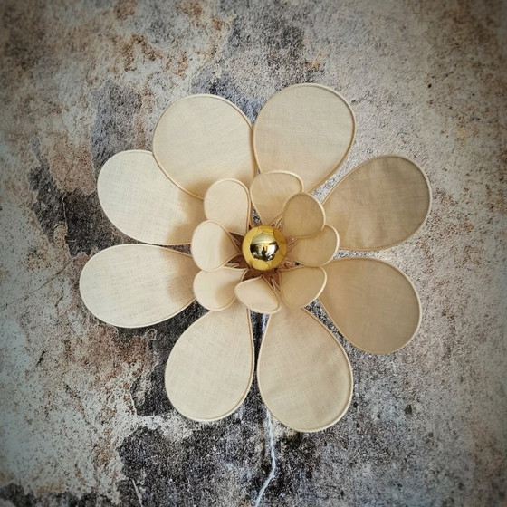 Image 1 of Flower wall lamp, Nénuphar model, 16 petals in rattan and linen (customizable shade)