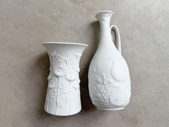 2x Vintage White Biscuit Porcelain AK Kaiser Vases - M. Frey (photo 3 of 8)