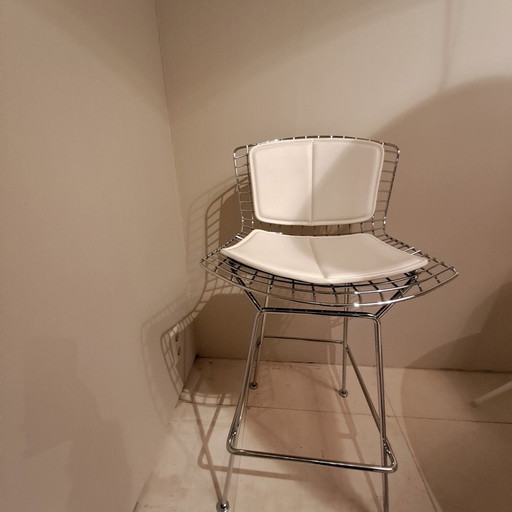 Sgabello da bar Bertoia di Knoll International