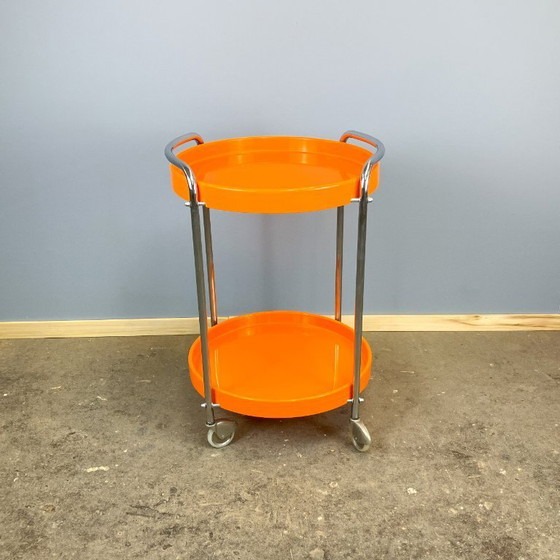 Image 1 of Carrello di servizio Space Age, vassoi cromati e in plastica arancione, anni '70