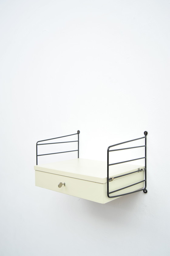 Image 1 of String Regalsystem Schubladenelement in Weiß mit 2 Leitern von Kajsa und Nisse Strinning