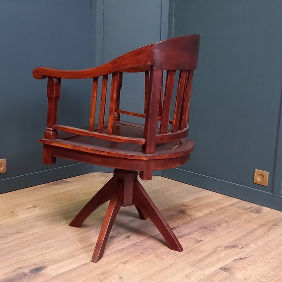 Image 1 of Chaise de bureau ancienne en acajou à coupelles