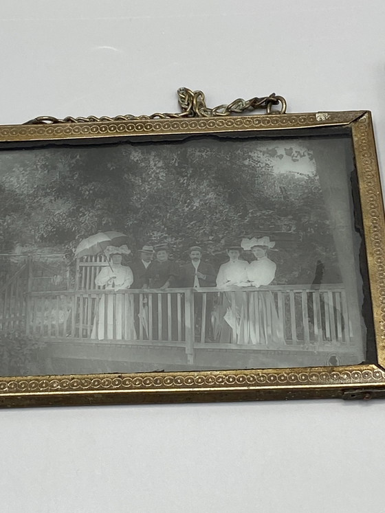 Paire de photographies ambrotypes sur verre dans leurs cadres en laiton – fin XIXe siècle (photo 6 of 10)