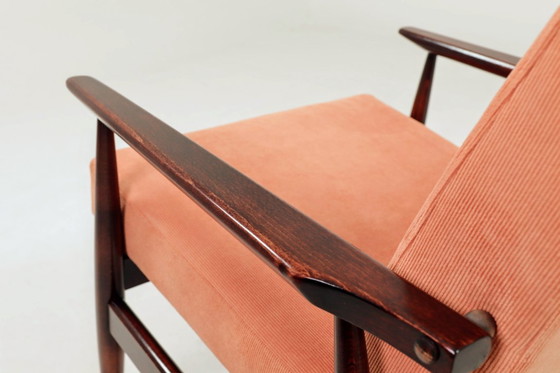 Image 1 of Poltrona in velluto a coste rosso corallo in stile moderno di metà secolo, disegnata da H.Lis.