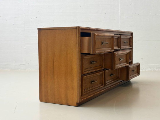 Image 1 of Credenza vintage con frontali in rattan e maniglie in ottone, Italia anni '70