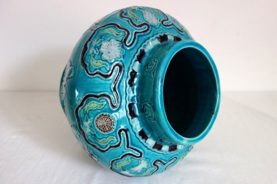 Image 1 of Ein Paar gedeckter Vasen aus Keramik, China, Mitte 20.