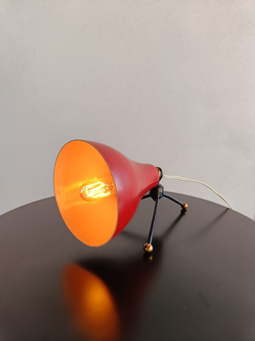 Piccola lampada da tavolo italiana di metà secolo, mini lampada in metallo rosso, anni '50-'60