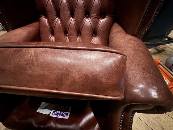 Image 1 of Chesterfield Queen Anne Sessel mit hoher Rückenlehne, extra breiter antiker Sessel aus herbstbraunem Leder