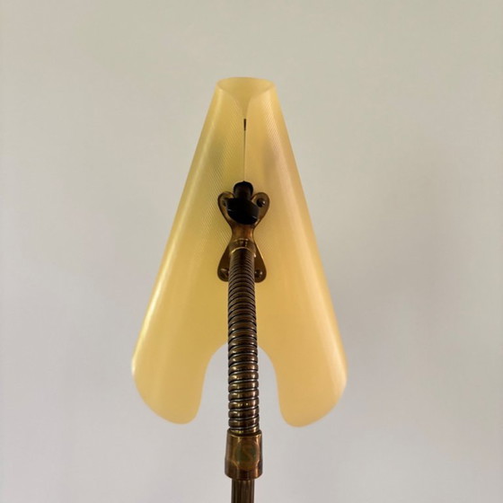 Image 1 of Vloerlamp uit het midden van de 20e eeuw, ontwerp Hans Bergström (toegeschreven), zwart metaal, messing en gele kap, Zweden