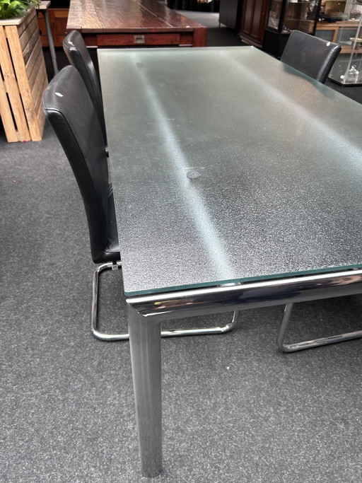 Ensemble de salle à manger Hülsta D2 – table à manger en verre avec 4 chaises en cuir noir à piètement luge