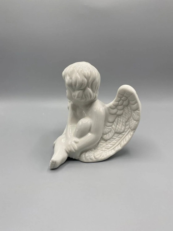 Enameled White Porcelain Cherub Angel – Decorative Objects, Barok (photo 3 of 4)