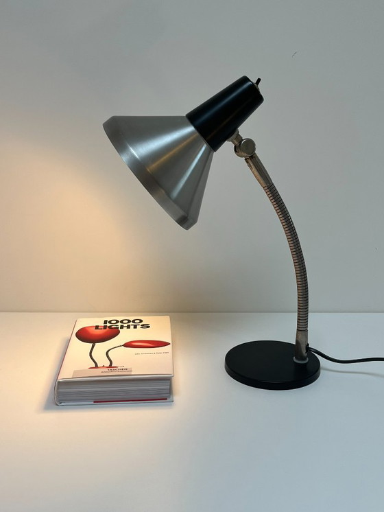 Image 1 of Iconische Hala Zeist bureaulamp – tijdloos design dat rust en focus brengt