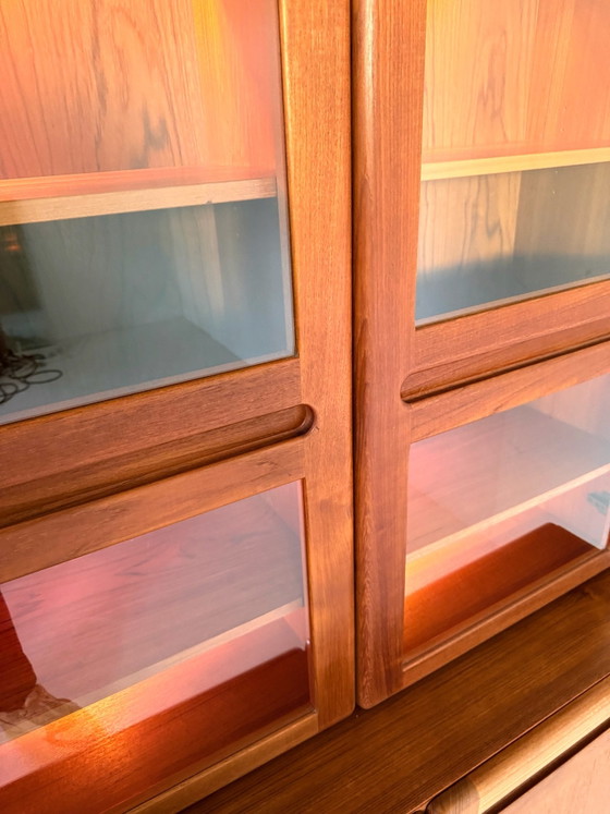 Vitrine vintage illuminée en teck, Dyrlund ‘70, Verre, Bois, Marron (photo 10 sur 15)