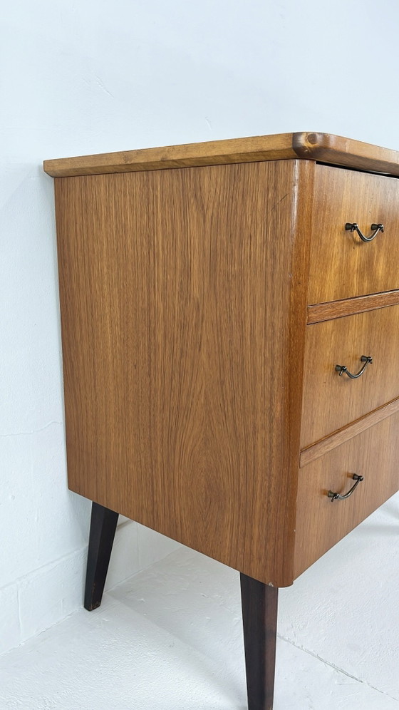 Cassettiera vintage in impiallacciatura di teak – Cassettiere, Legno, Metallo (photo 7 of 10)