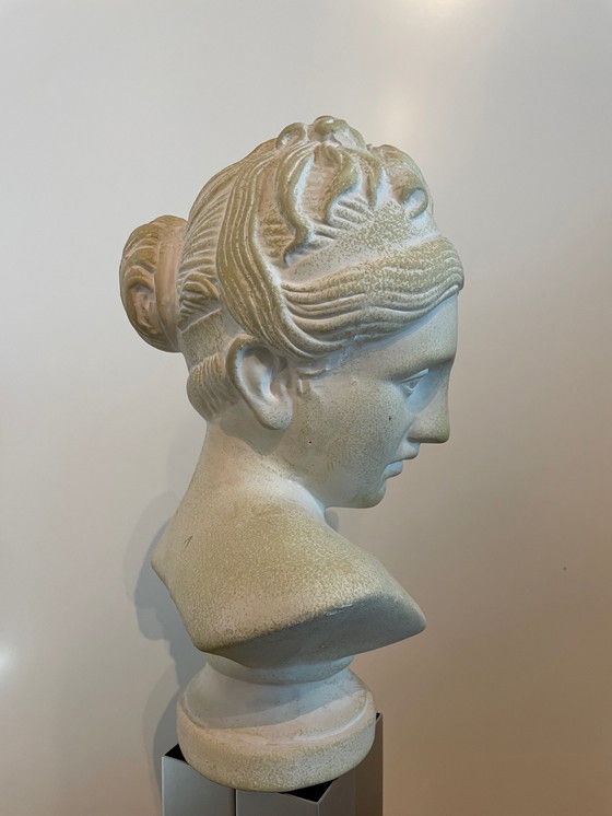 Image 1 of Statue, Kopf einer jungen Frau