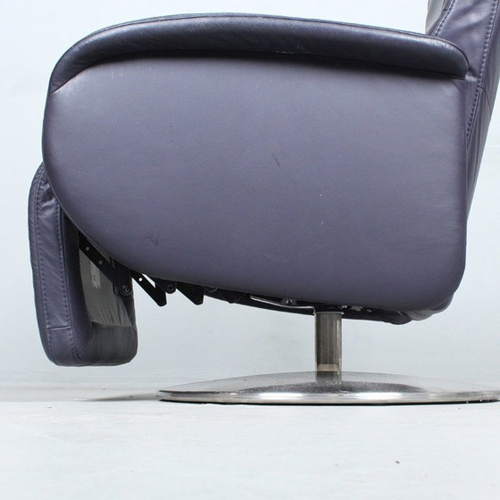 Image 1 of Fauteuil relax inclinable réglable Ekornes Steinpol en cuir violet avec structure en acier inoxydable