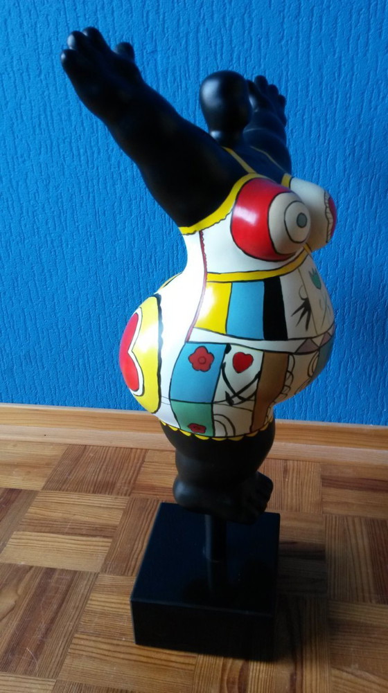 Image 1 of Statue einer fülligen Dame im Badeanzug 52 cm hoch