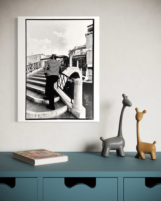 Image 1 of Michel Pinel ( 1949 ) grande photographie 50cm x 40cm / Venise les gondoliers