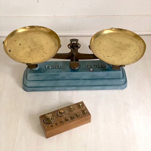 Vintage blue enamel Roberval balance