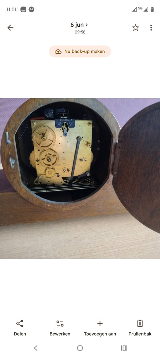 Horloge de table vintage - à pendule avec mouvement mécanique