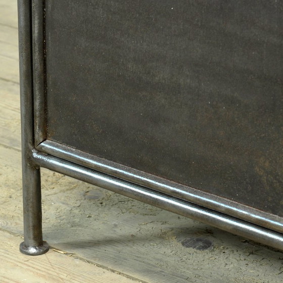 Image 1 of IJzeren nachtkastje, circa 1920