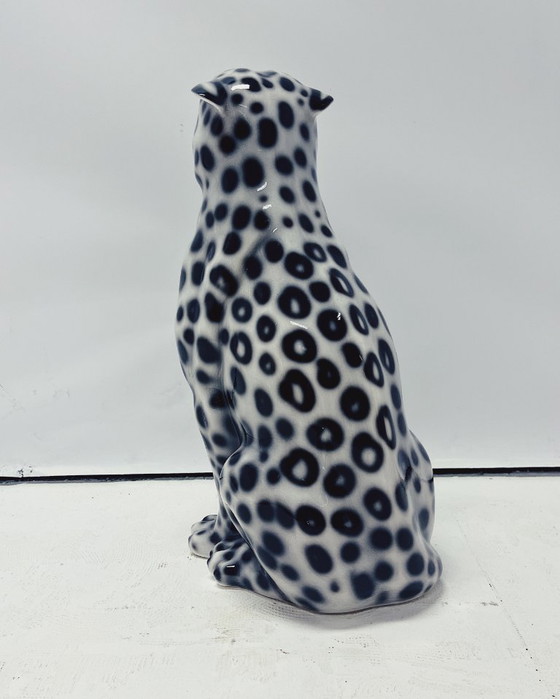Image 1 of Estatua de leopardo de cerámica