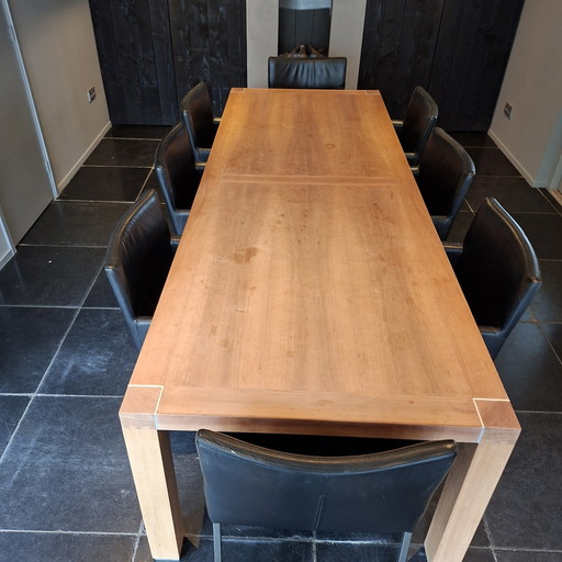Malofancon dinning table, incl 8 leather chairs.