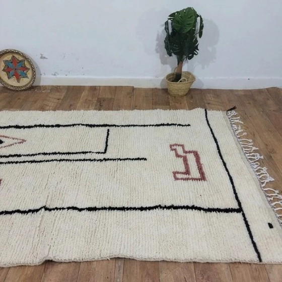 Image 1 of Beni Ouarain Art Face Rug Minimalist – Natural Wool Amazigh Symbolic (250 × 150 cm)