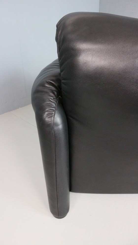 Image 1 of Vico Magistretti Maralunga - Sedia da salotto in pelle nera per Cassina, anni '80