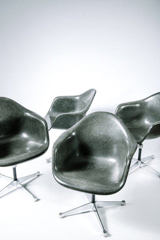 Eames / Miller DAR fiberglass grey