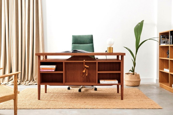 Image 1 of Escritorio de roble teñido de teca - Astrid 2
