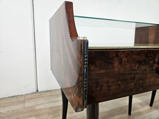 Paar Nachttische aus Mahagoni im Mid-Century-Stil der 1960er Jahre mit doppelten Glasplatten – Wood (photo 13 of 21)