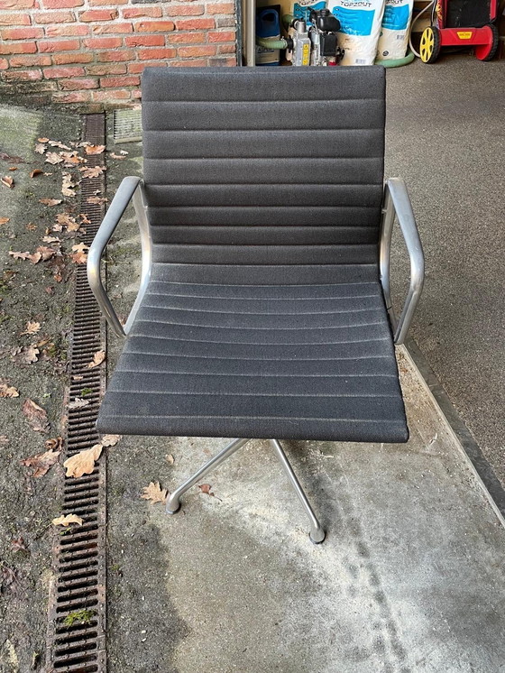 Image 1 of 3 Eames 108 stoelen