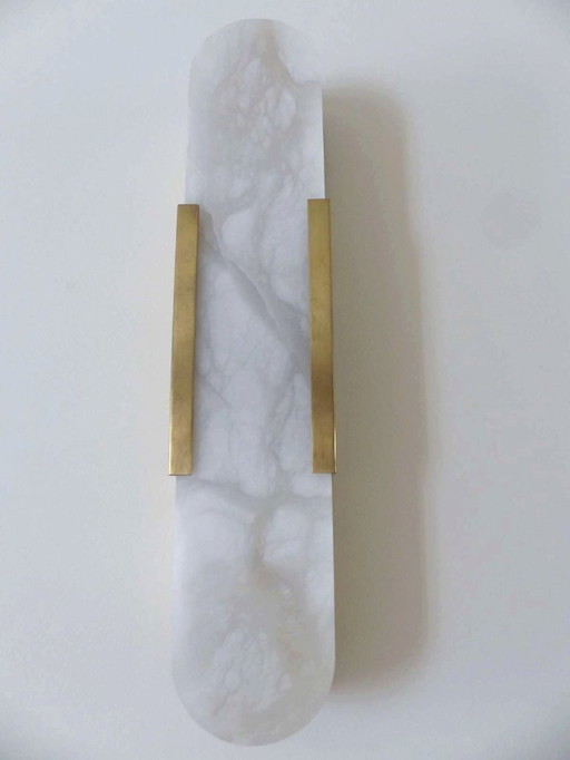 Set aus 2 Wandleuchten „Elongated Melange“ aus Messing und Naturalabaster von VISUAL COMFORT, entworfen von Kelly Wearstler