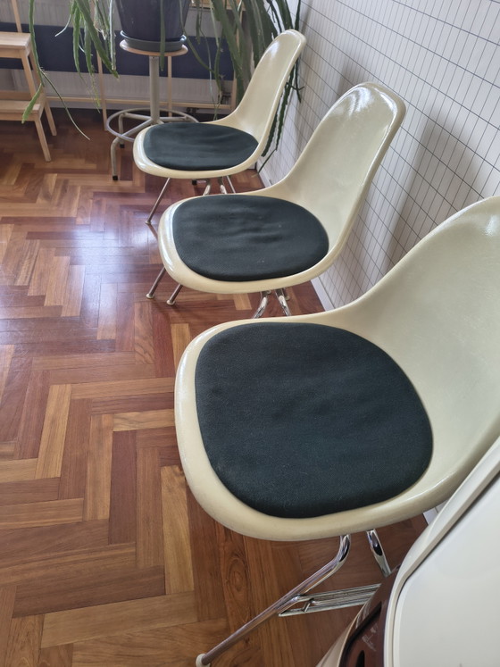 Image 1 of 3 x Eames Miller DSX stacking base fiberglass