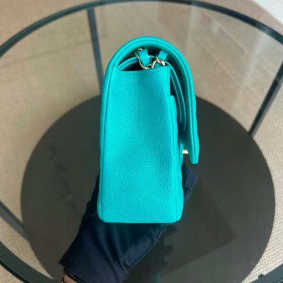 Image 1 of Chanel Classic Flap Medium - Caviar 25CM Gewatteerd Cyaanblauw Goudkleurige Hardware Serie 23