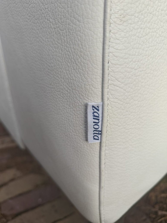 Image 1 of Zanotta Love Chair - Design italien emblématique