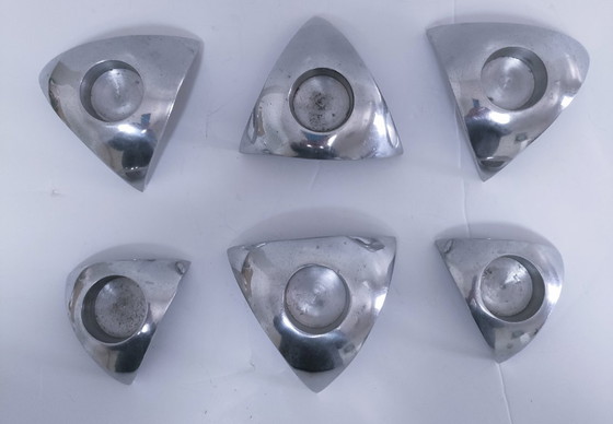 Sechs dreibeinige Aluminium-Kerzenhalter 90er Jahre, Silber (Foto 5 von 12)