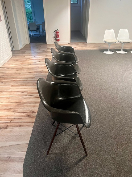4x Vitra Eames Fiberglass Armchair DAW, Dining chairs, Wood, Grey (photo 7 of 14)
