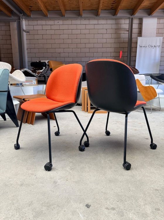 Image 1 of Chaise Gubi Beetle à roulettes (stock : 5)